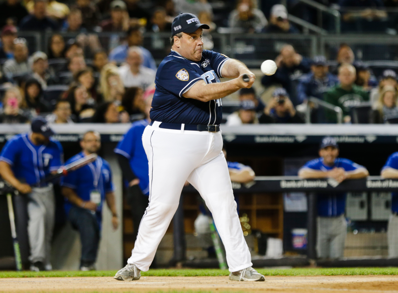 Illustration for article titled Here Are Some Photos Of Chris Christie Playing Softball